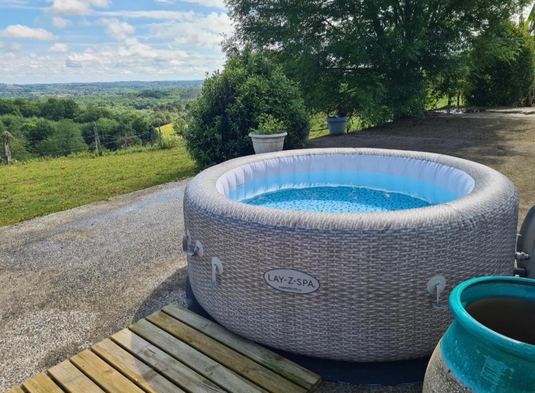 Family Home With Pool Saint-Lon-Les-Mines Exteriör bild